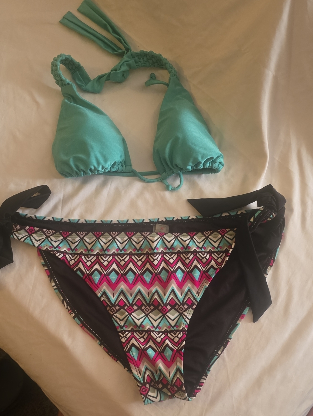 Womens swimsuit (L top XL bottom )